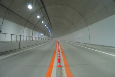 トンネル内装版